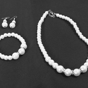 NEW women's faux pearl necklace set